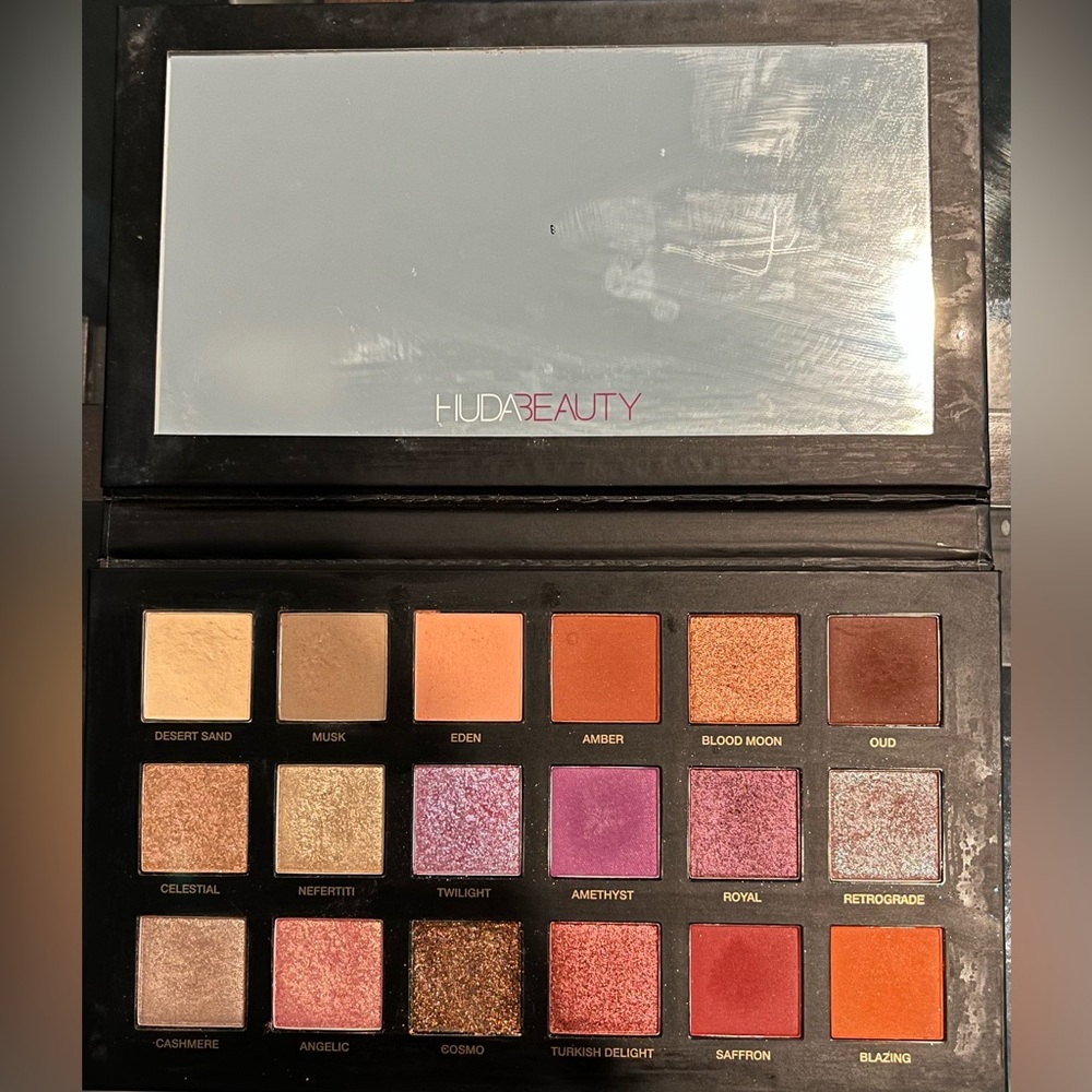 Huda Beauty Desert Dusk Eyeshadow Palette